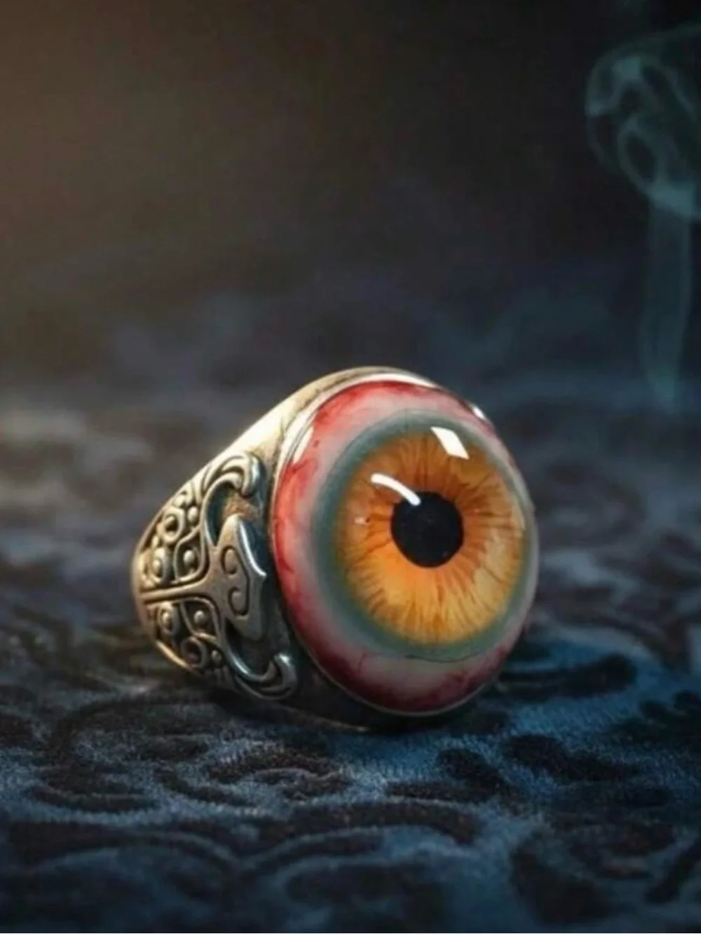 Gothic style Realistic Eyeball Ring - Picture 6 of 9